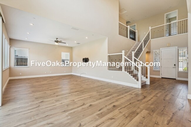 Building Photo - 6990 Saratoga Estates Dr