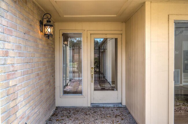 Foto del edificio - 1731 Cherry Bend Dr