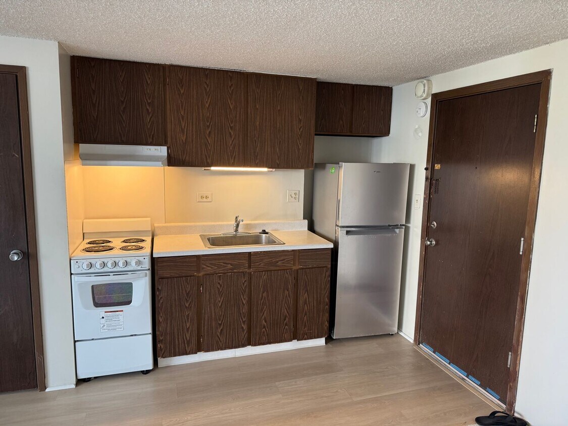 Primary Photo - Clean Updated Studio with Lanai, covered p...