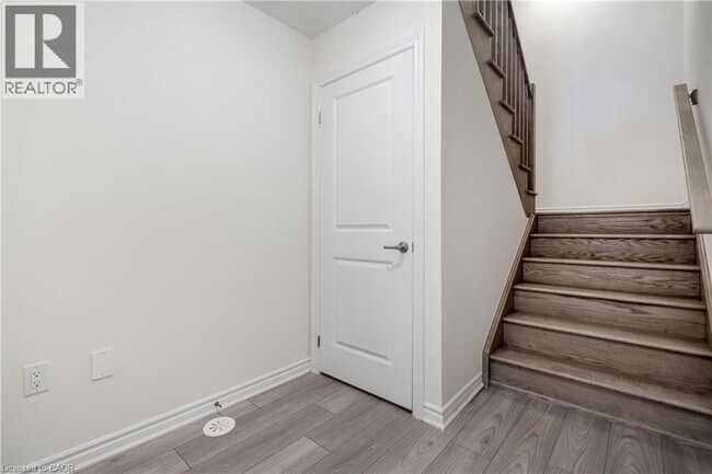 Photo du bâtiment - 305 Garner Rd W