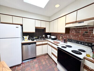 Building Photo - 103 Gainsborough St