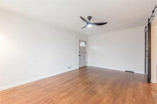 Foto del edificio - 3366 Colville Ave