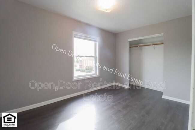 Building Photo - 300 1/2 E King St