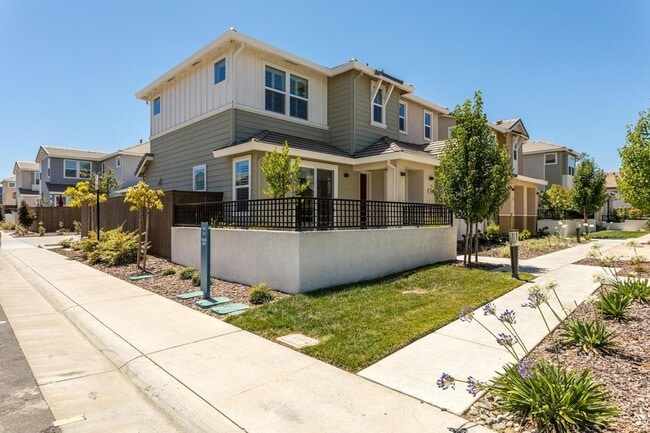 Building Photo - 3–4 Bedroom Solar Home in Rocklin – Office + Loft | Available Now