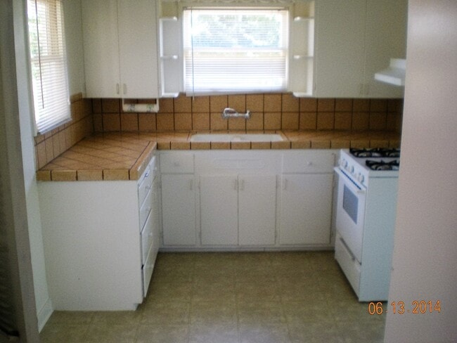 Building Photo - 553 W Whittier Ave