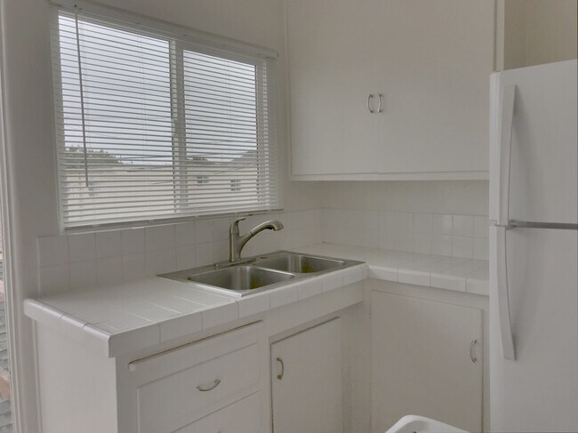 Building Photo - 2055 Emerald St