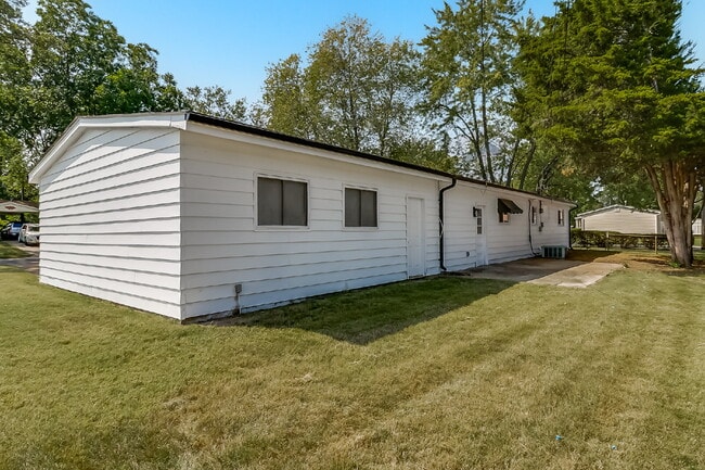 Building Photo - Charming & Modern 3 Bed / 1 Bath Home in Florissant