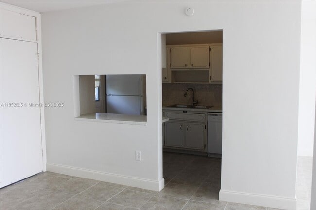 Foto del edificio - 1475 NE 125th Terrace