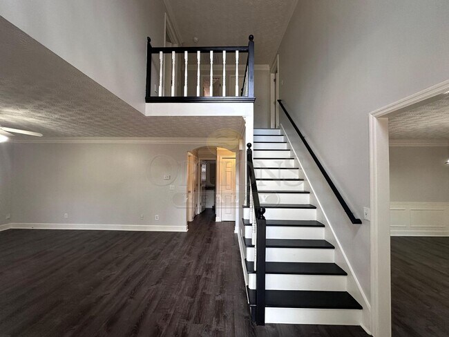 Building Photo - 4BR/3BA on Large Private Wooded Lot- Woodstock