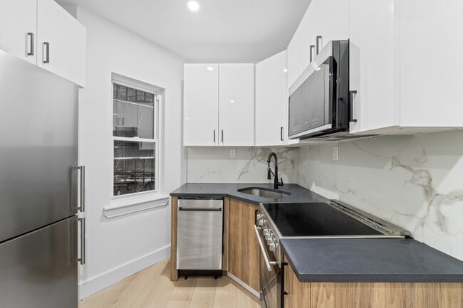 Building Photo - 514 E 188th St