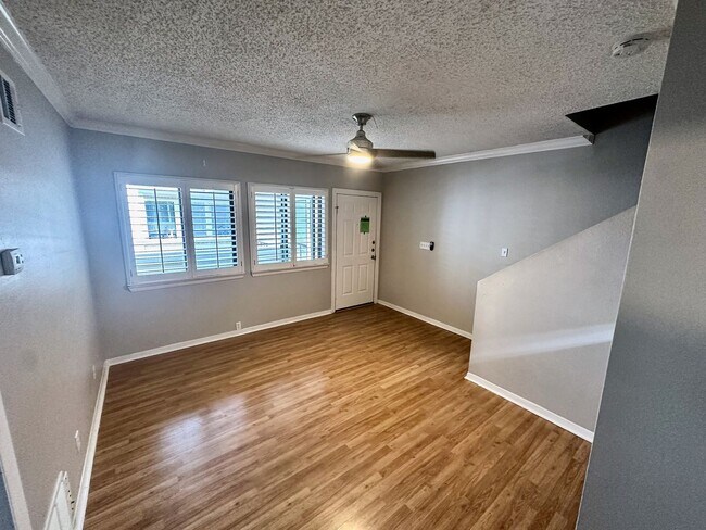 Building Photo - ***West Campus Apartment for Rent * Pet Friendly * Walk to UT Campus * On Bus Route * Spacious * ...