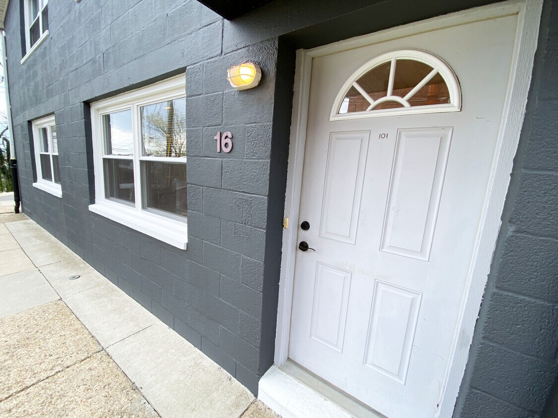 Primary Photo - 16 S High St