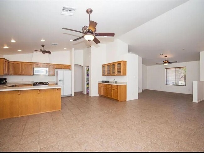 Building Photo - 4 bedroom Home in Yuma Valley for Rent!
