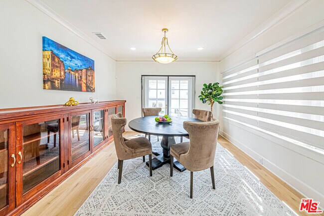 Building Photo - 860 Bronson Ave