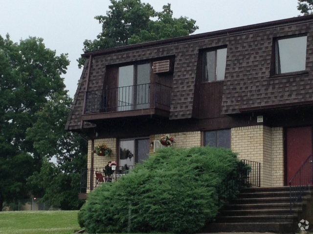 Building Photo - 2408 Cherry Hill Dr