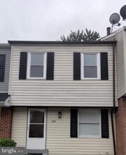 Building Photo - 10 Fleming St