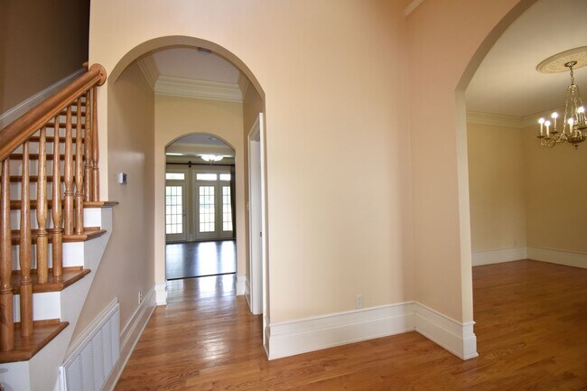 Building Photo - 4 Bedroom and 2 Bath Home- Baywood Subdivi...