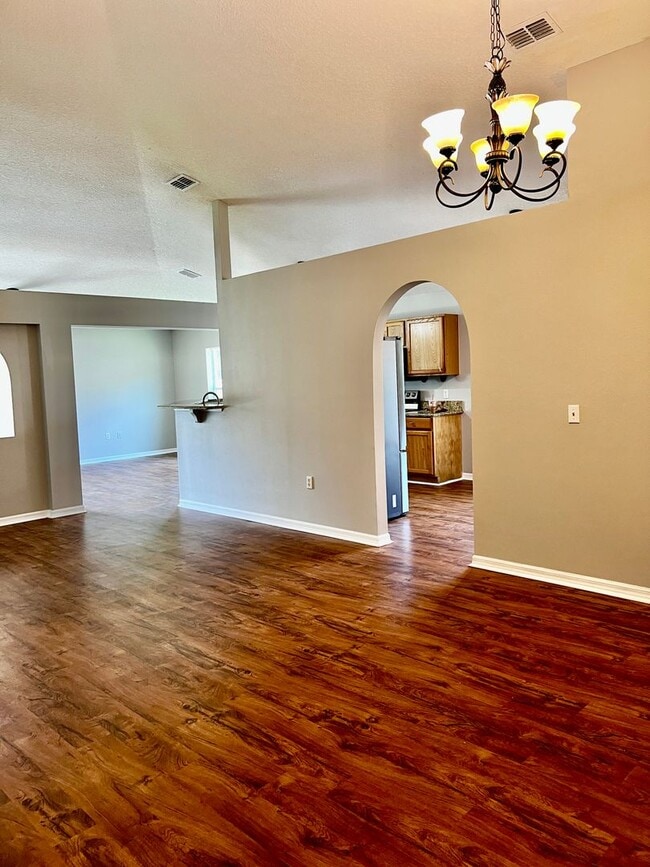 Foto del edificio - 3/2 with flex room & Fenced in yard