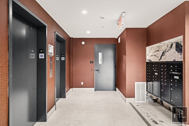 Foto del edificio - BRUCKNER BOULEVARD