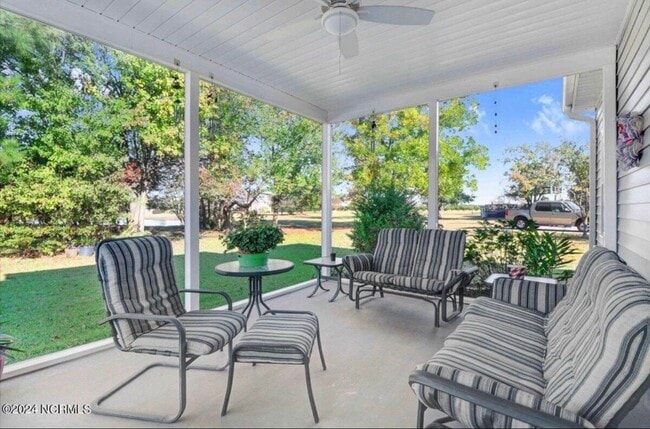 Foto del edificio - 303 Aarons Pl