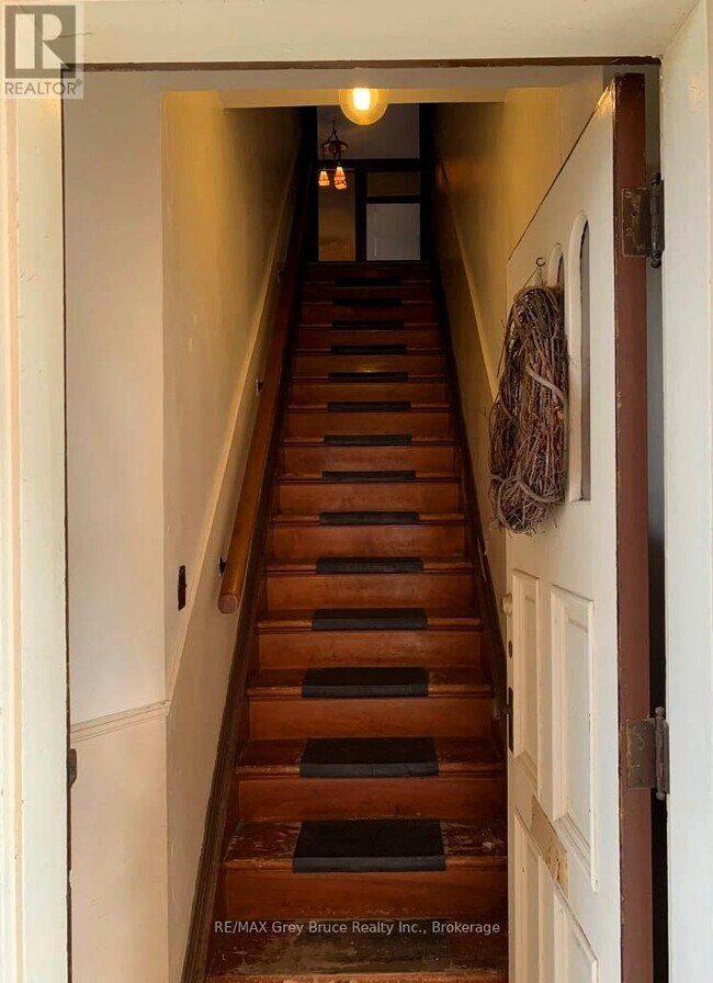 Photo du bâtiment - 235 10th St W