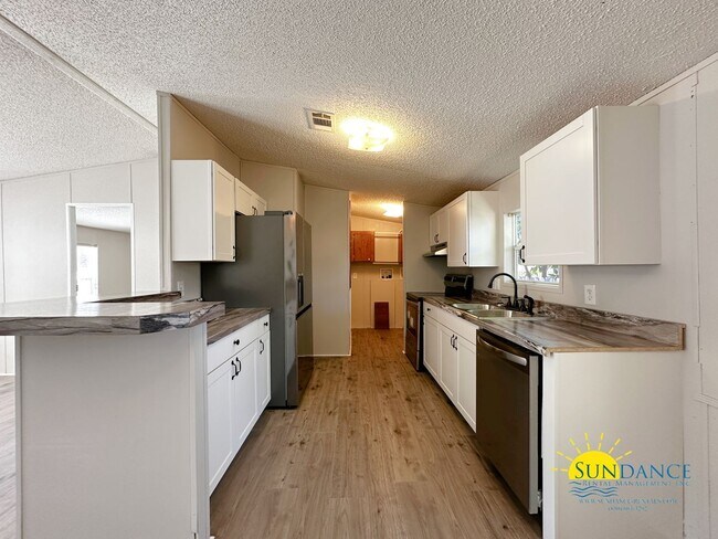 Building Photo - Nicely Remodeled 3 Bedroom Unit in Fort Wa...