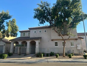 Building Photo - 623 E El Monte Pl