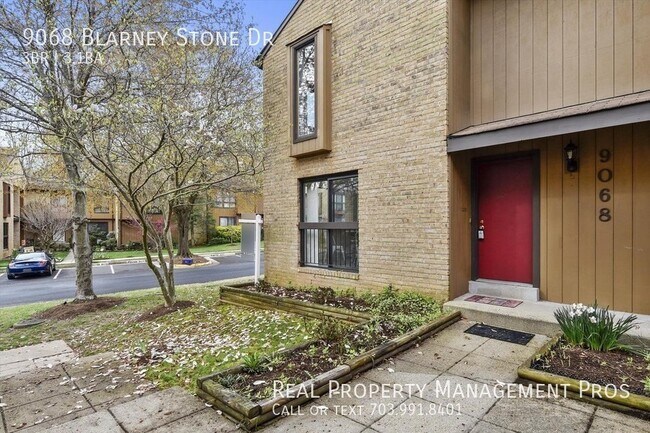 Foto del edificio - 2400 Finished Sq Ft. End Unit TH!  Loads o...