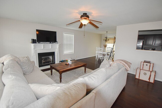 Foto del edificio - Pet Friendly Three Bedroom with Bonus!