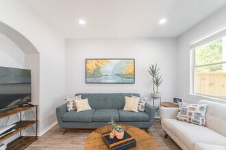 Building Photo - 262 Liriope Ct