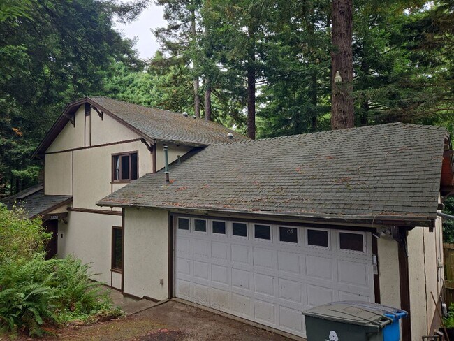 Foto del edificio - Pet Friendly! Redwood views! 3-bedroom hom...