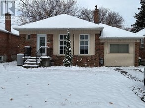 Building Photo - 138 Poyntz Ave