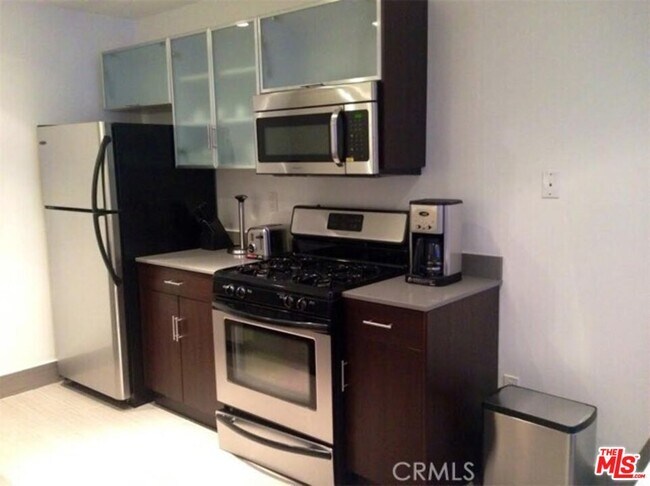 Foto del edificio - 8811 Burton Way