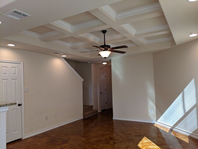 Building Photo - Town home for rent