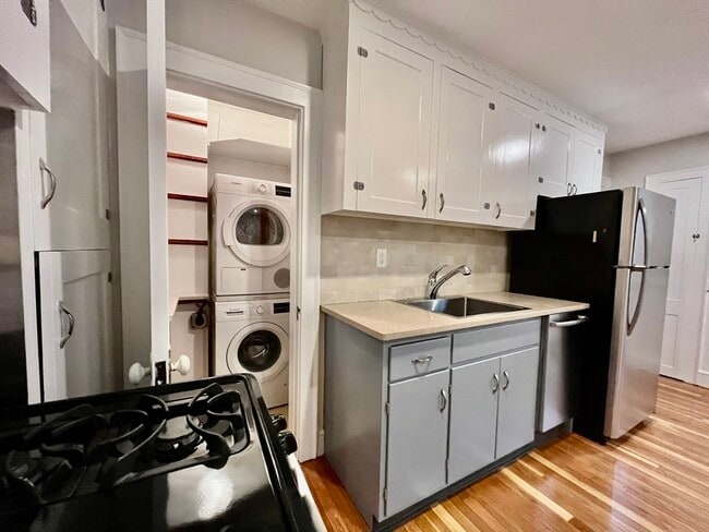 Foto del edificio - 94 Glendale Rd