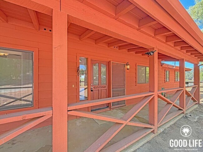 Foto del edificio - 19286 Paradise Mountain Rd