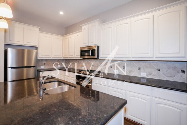 Foto del edificio - Luxury, Location, and Convenience, it is a...