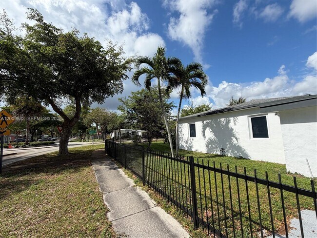Foto del edificio - 1005 NW 123rd St