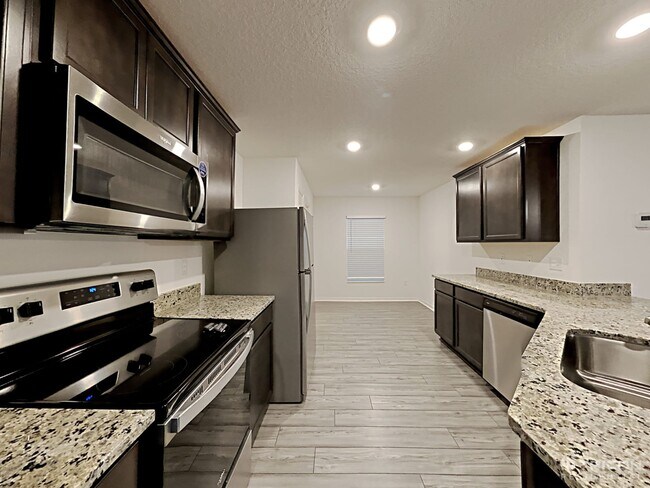 Building Photo - 6130 Dolostone Dr
