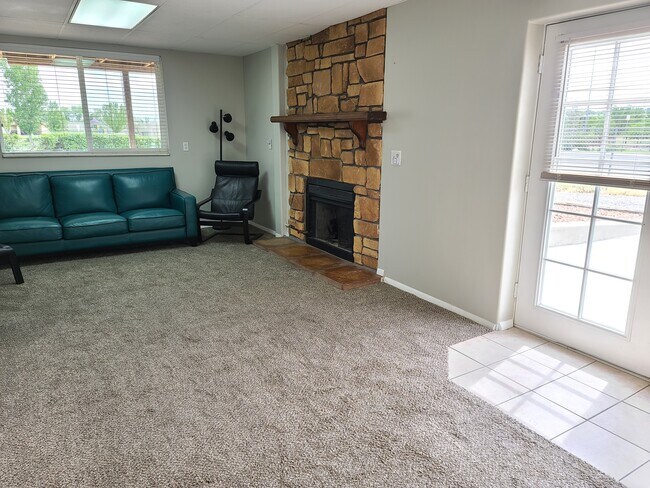 Foto del edificio - 940 W Red Oaks Dr