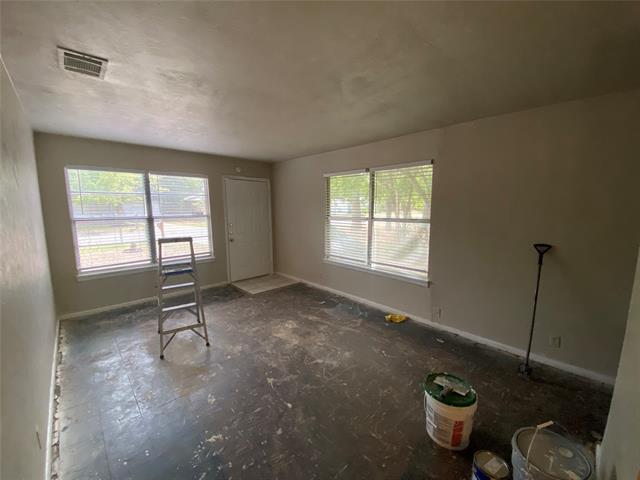 Building Photo - 1412 Oakwood Dr