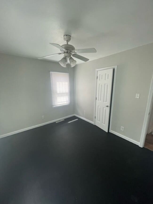 Building Photo - Cozy Two Bedroom! Available Now! Section 8 Welcomed