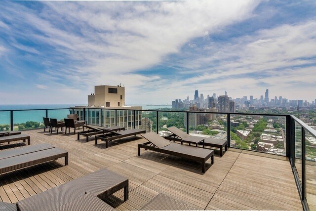 Foto del edificio - 2400 N Lakeview Ave
