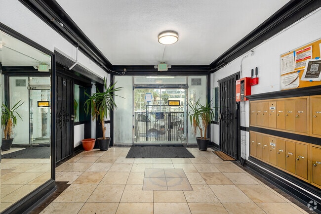 Building Photo - 463 South Hartford Ave.