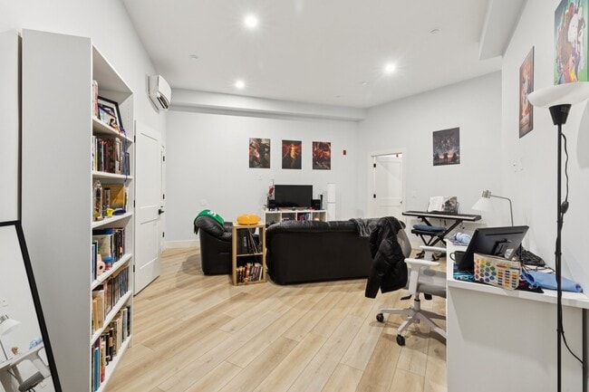 Photo - 3849 Lancaster Ave Apartment