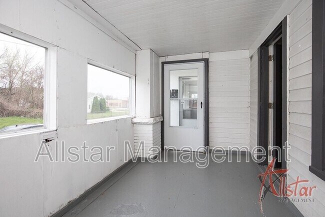 Foto del edificio - 13815 Idarose Ave