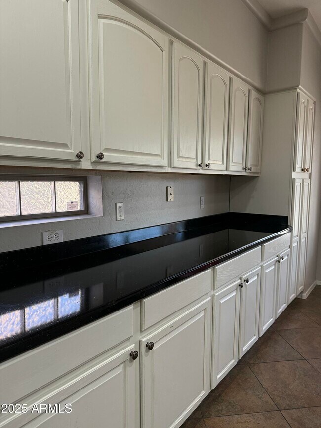 Building Photo - 4825 W Milada Dr