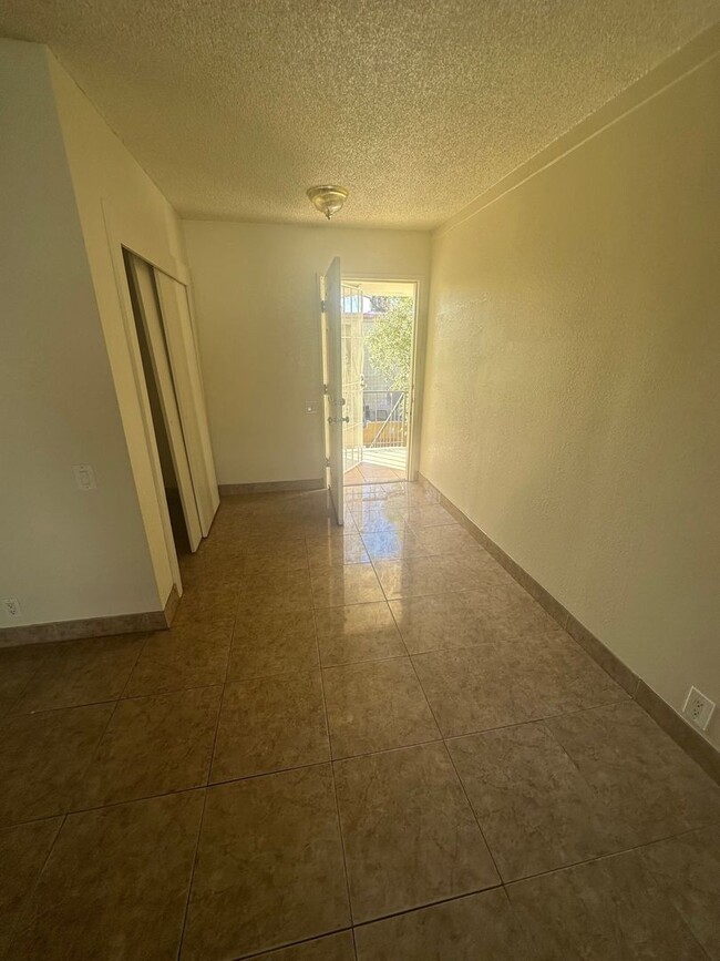 Building Photo - 4p2921