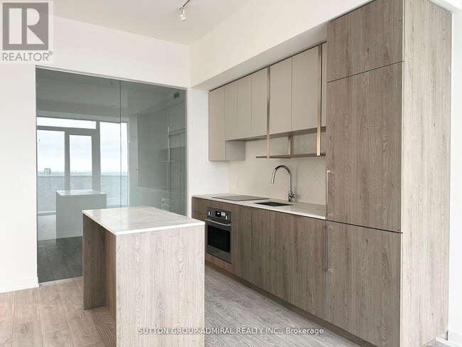 Building Photo - 15 Holmes Ave