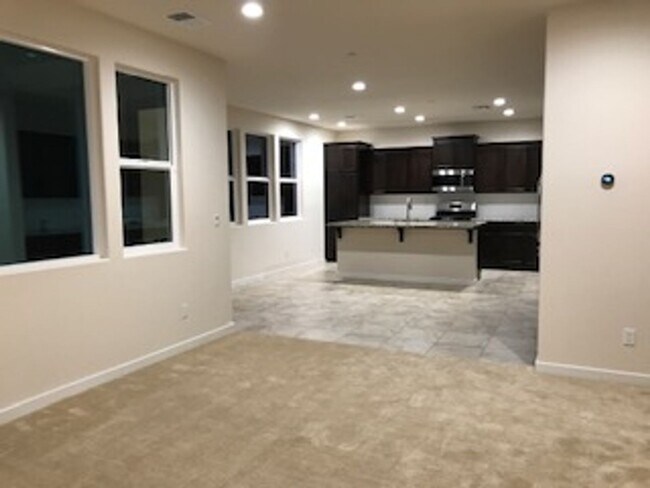 Building Photo - Spectacular Folsom 4/3 Home Waiting For Yo...